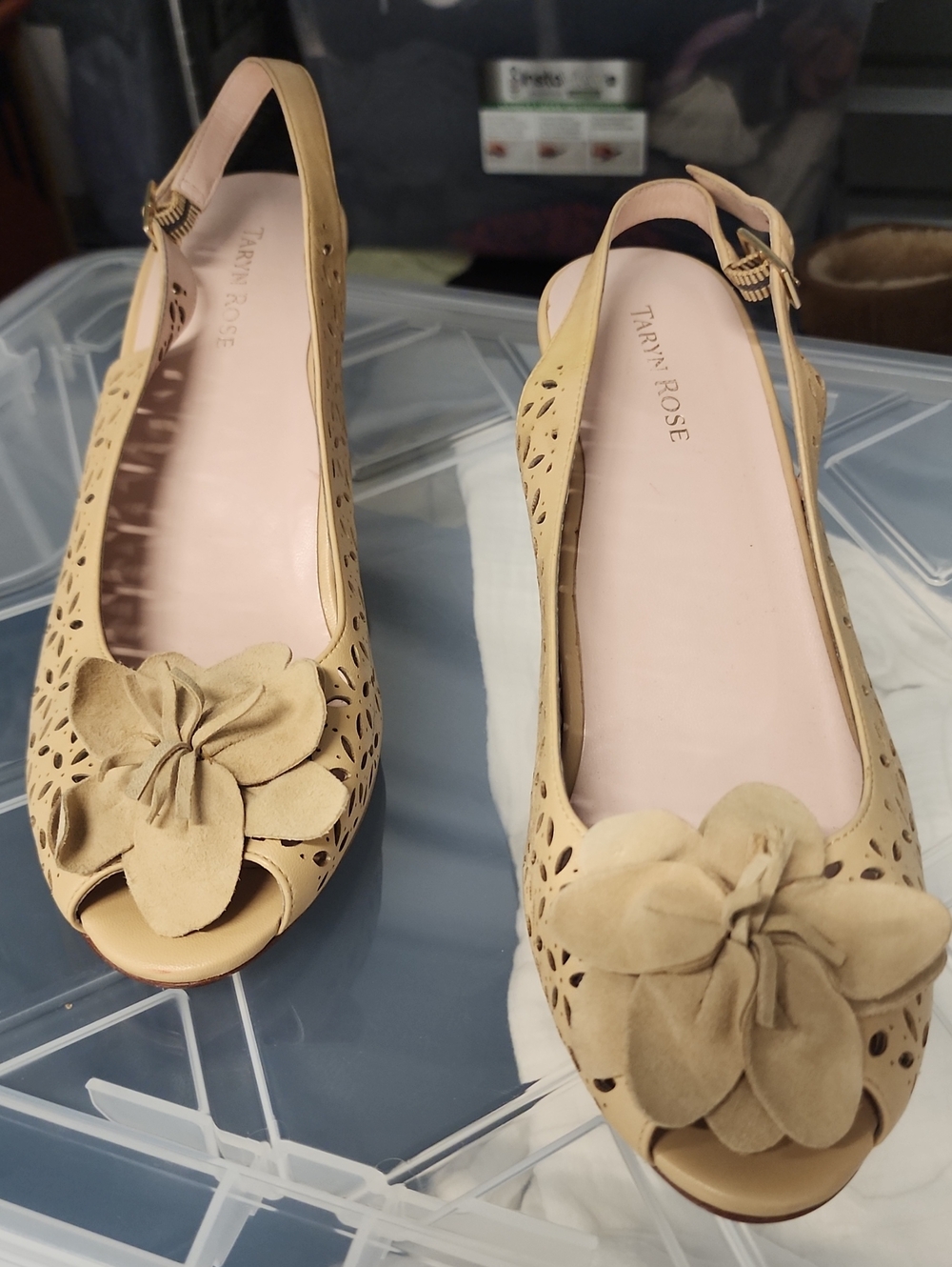Taryn Rose Slingback Leather Suede Peep-Toe Pumps Floral Appliqué Size 10..5